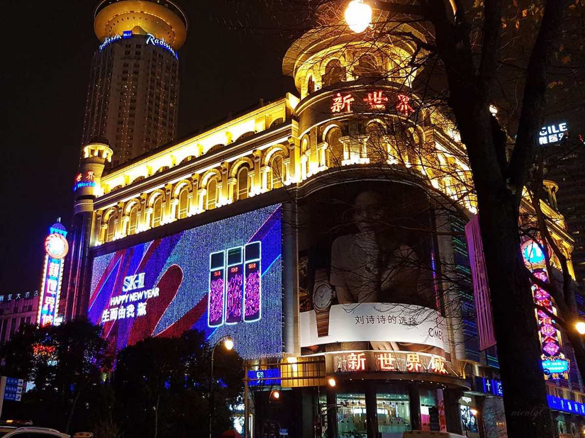 Shanghai Nanjing road New World Daimaru shopping mall