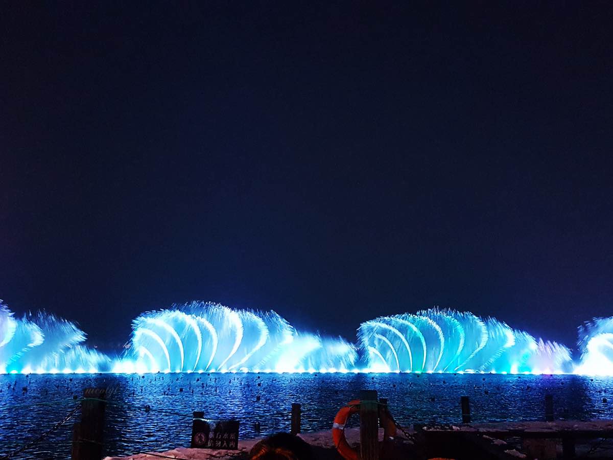 hangzhou west lake fountain