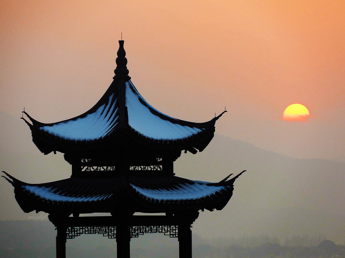 hangzhou west lake sunset