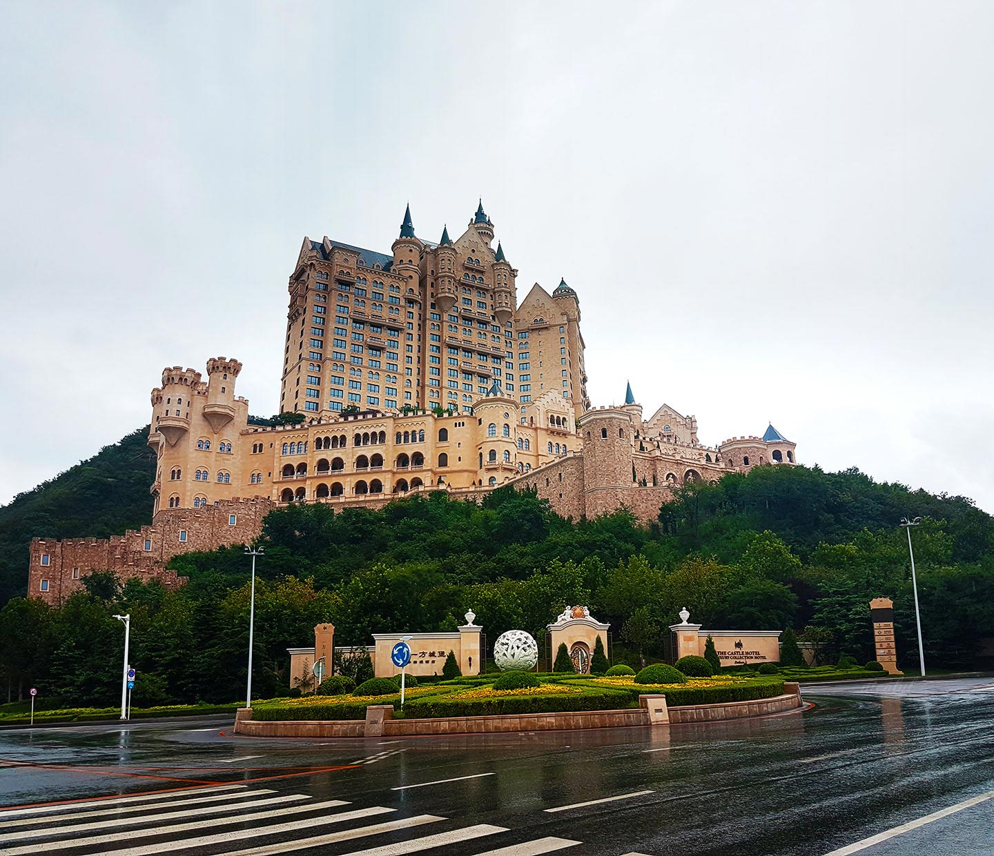 dalian liaoning castle hotel binhai road lu