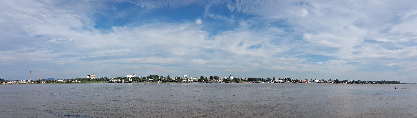 Sinuiju north korea across the yalu river, dandong china