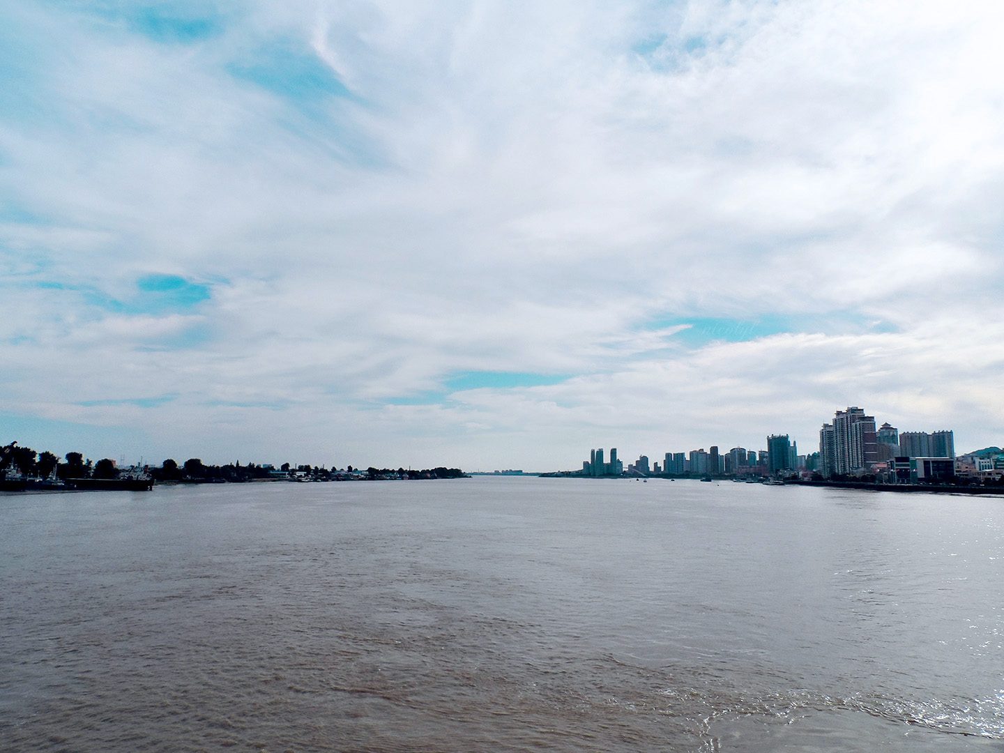 Dandong Yalu river Sinuiju