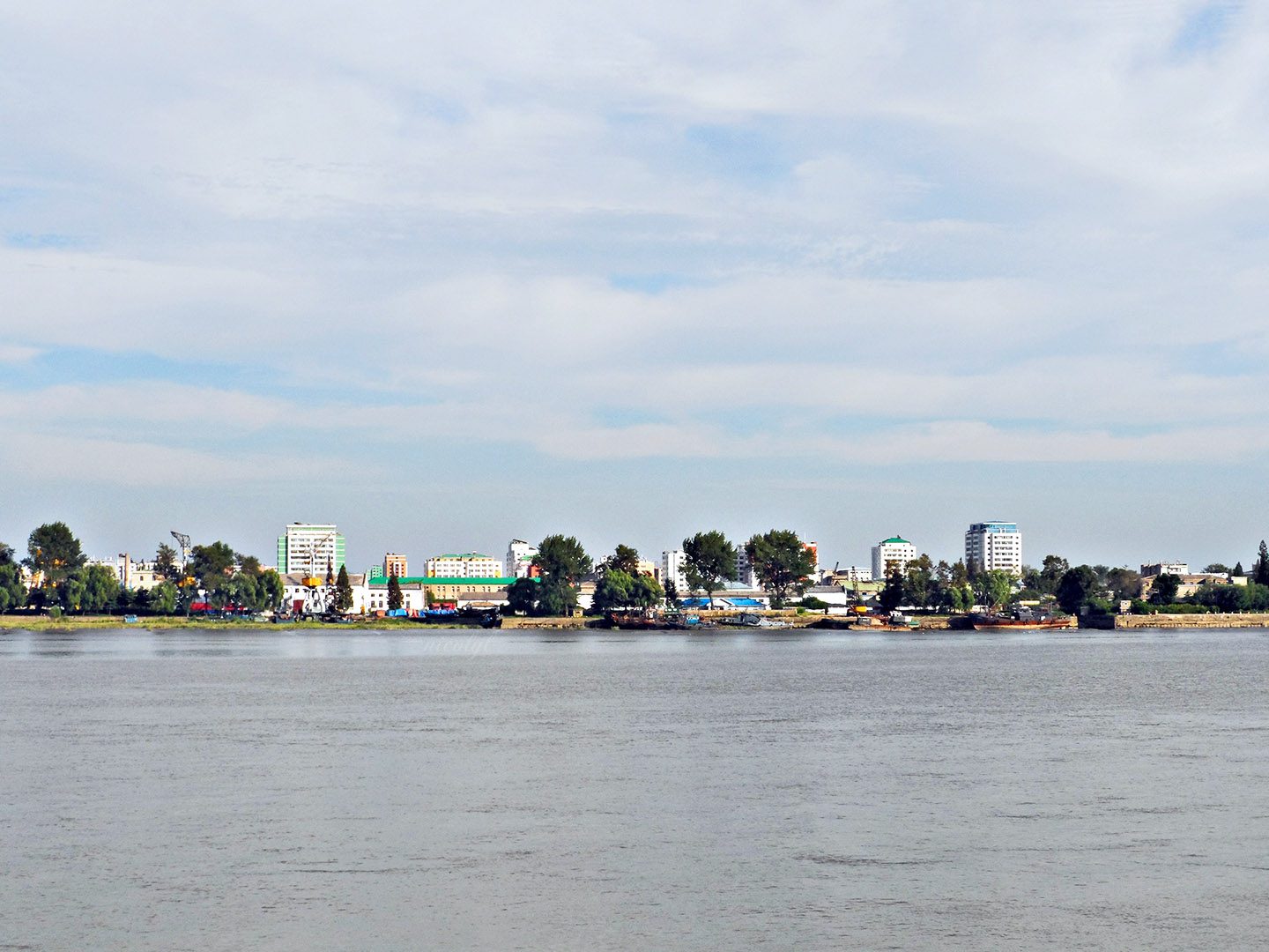 Sinuiju north korea across the yalu river, dandong china